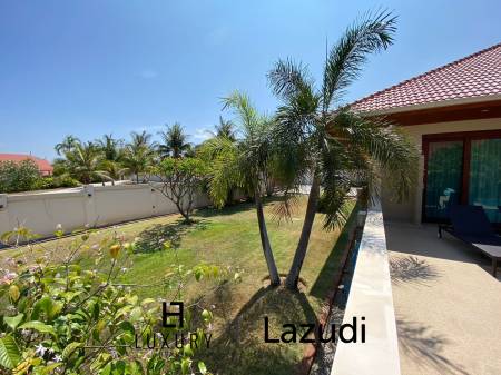 Sehr geräumige Thai-Bali Stil Pool Villa auf einem großen Grundstück in der Nähe des Khao Kalok Strandes