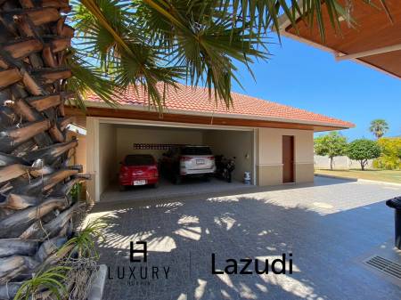 Sehr geräumige Thai-Bali Stil Pool Villa auf einem großen Grundstück in der Nähe des Khao Kalok Strandes