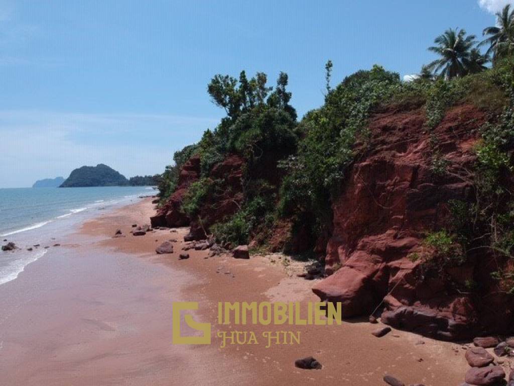 Absolute Beachfront : Beautiful Plot of Land in Bang Saphan Noi