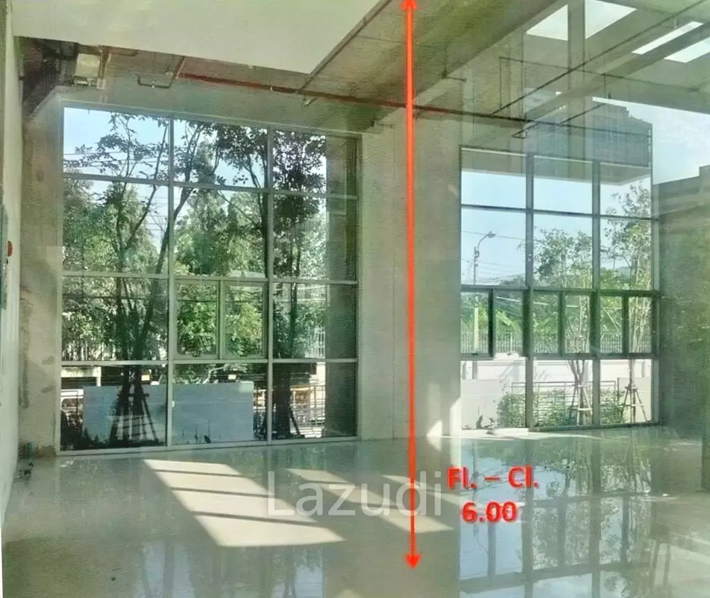 Commercial Area 131.60 SQ.M Villa Sathorn