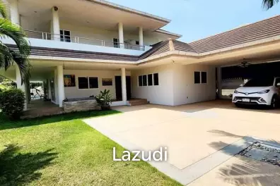 4 Bedrooms 800 Sqm. Private Pool villa at Soi Sukhumvit89