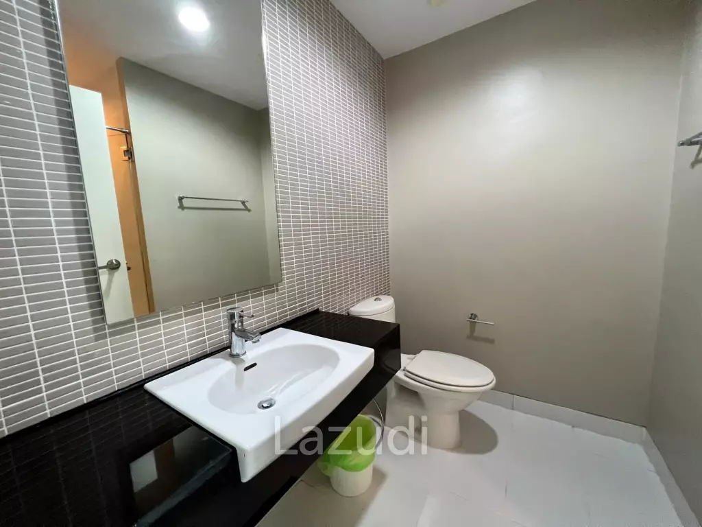 BAAN SAN DAO : Beachfront 2 Bed condo in town