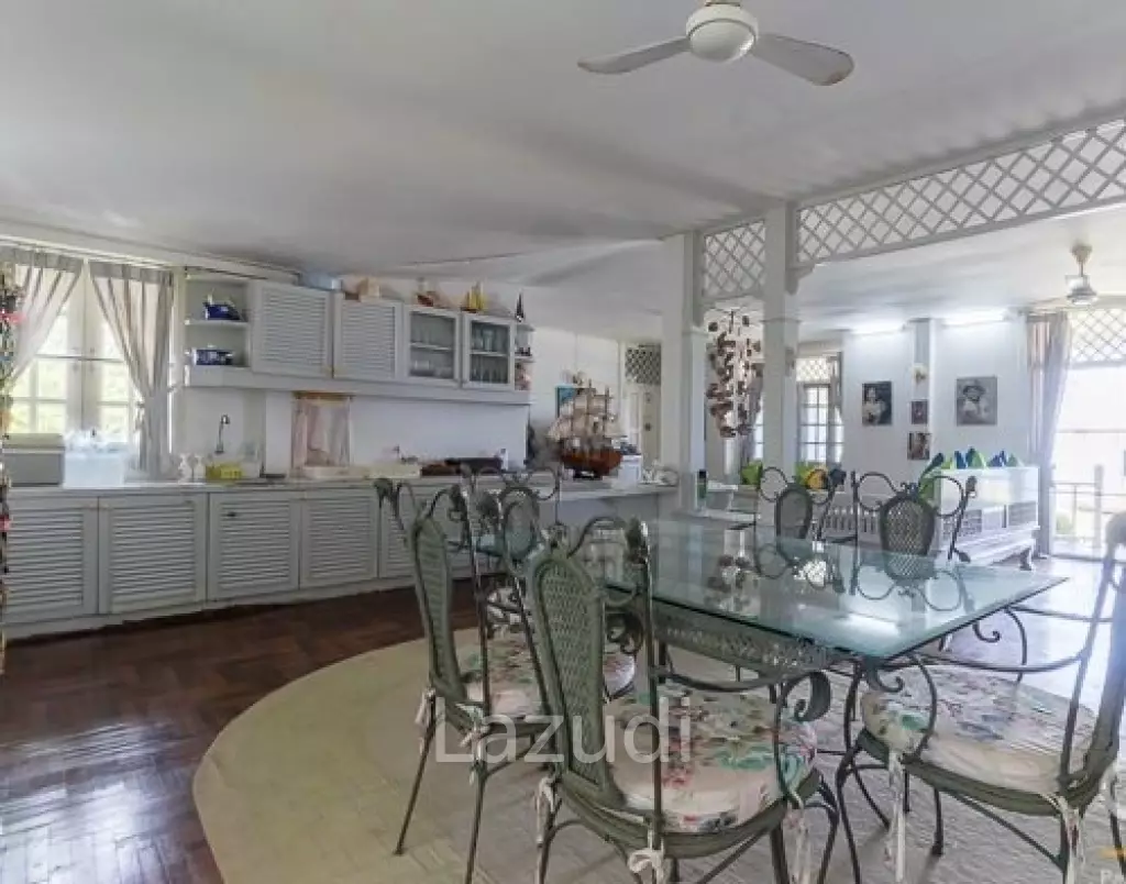 Fantastic Absolute Beachfront 5 bed Villa in Pak Nam Pran