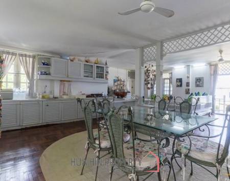 Fantastic Absolute Beachfront 5 bed Villa in Pak Nam Pran