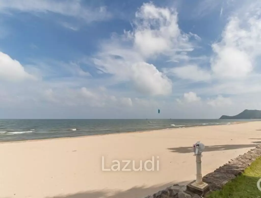Fantastic Absolute Beachfront 5 bed Villa in Pak Nam Pran