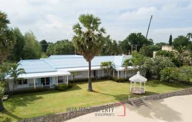 Fantastic Absolute Beachfront 5 bed Villa in Pak Nam Pran