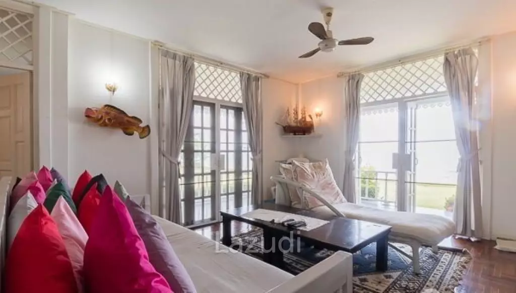 Fantastic Absolute Beachfront 5 bed Villa in Pak Nam Pran