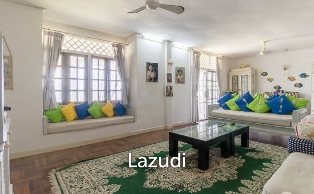 Fantastic Absolute Beachfront 5 bed Villa in Pak Nam Pran