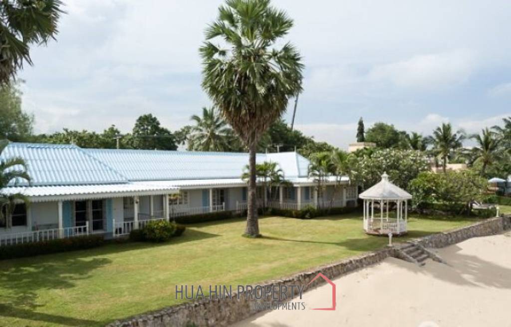 Fantastic Absolute Beachfront 5 bed Villa in Pak Nam Pran