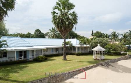 Fantastic Absolute Beachfront 5 bed Villa in Pak Nam Pran