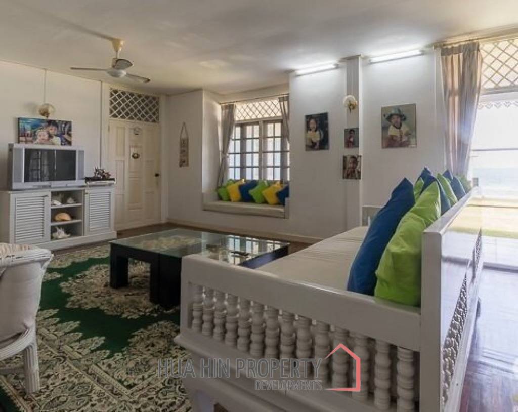 Fantastic Absolute Beachfront 5 bed Villa in Pak Nam Pran