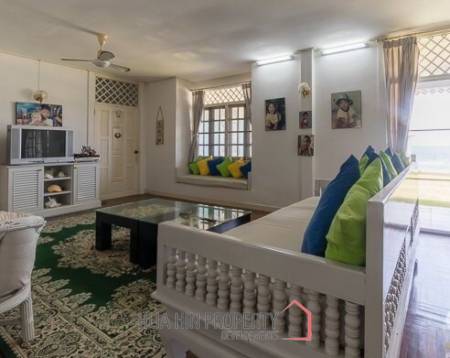 Fantastic Absolute Beachfront 5 bed Villa in Pak Nam Pran