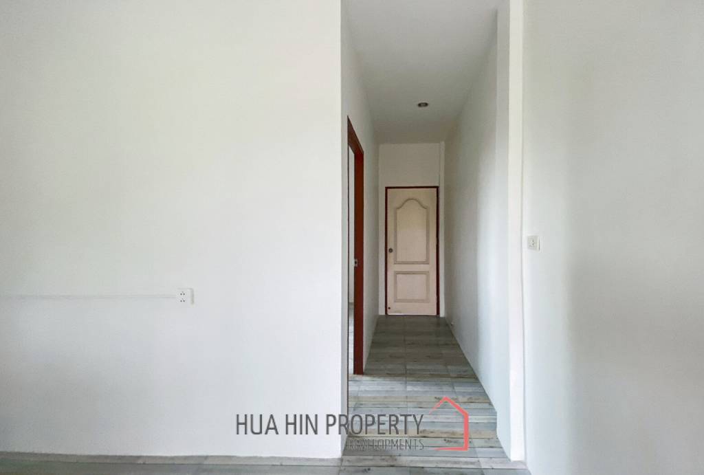4 Bedrooms Apartment Building Close To Town For Sale