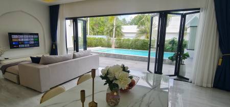 Exclusive Menara Hill Villa in Si Sunthon, Phuket