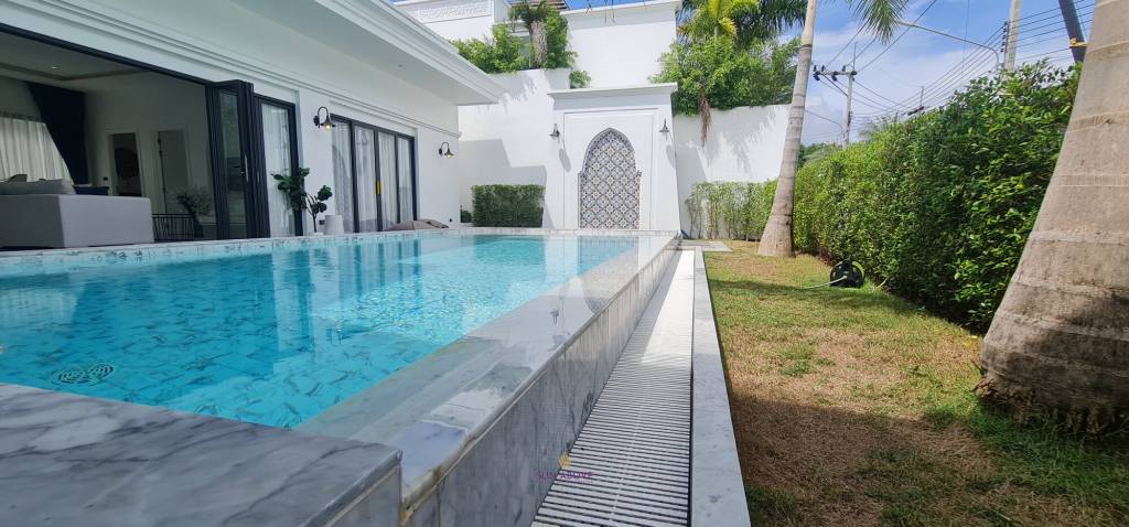 Exclusive Menara Hill Villa in Si Sunthon, Phuket