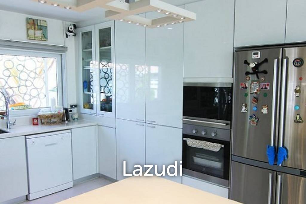 1,720 Sqm 4 Bed 3 Bath Villa For Sale