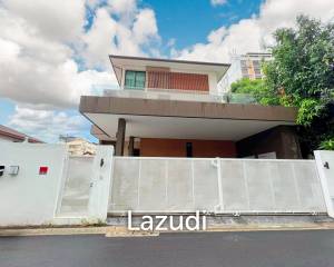 7 Bed 8 Bath 625 SQ.M House in Soi Intamara 29