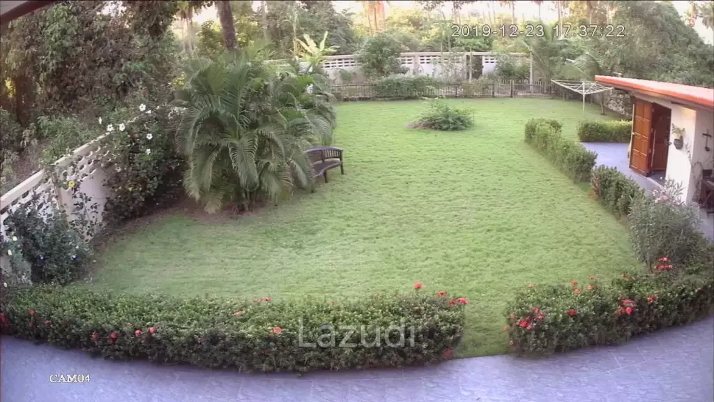 Beachfront house for sale at Bang Saphan