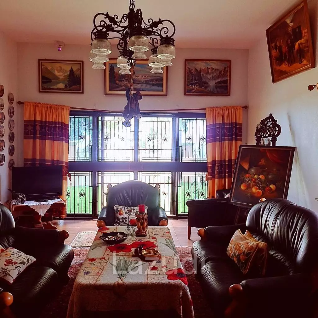 Beachfront house for sale at Bang Saphan