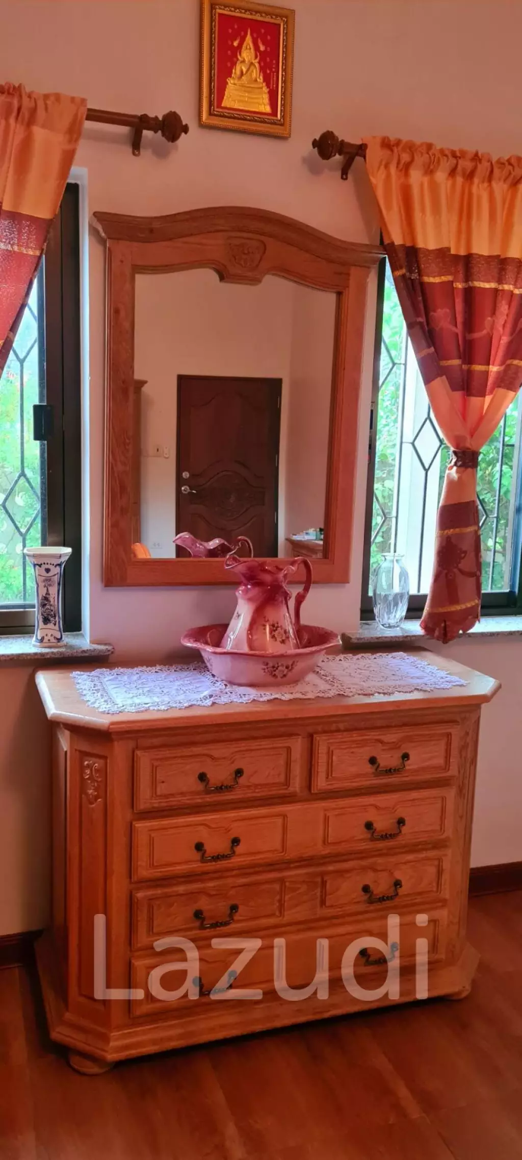 Beachfront house for sale at Bang Saphan