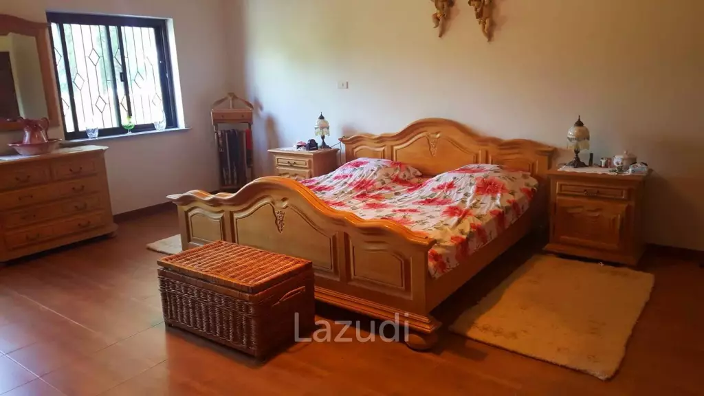 Beachfront house for sale at Bang Saphan