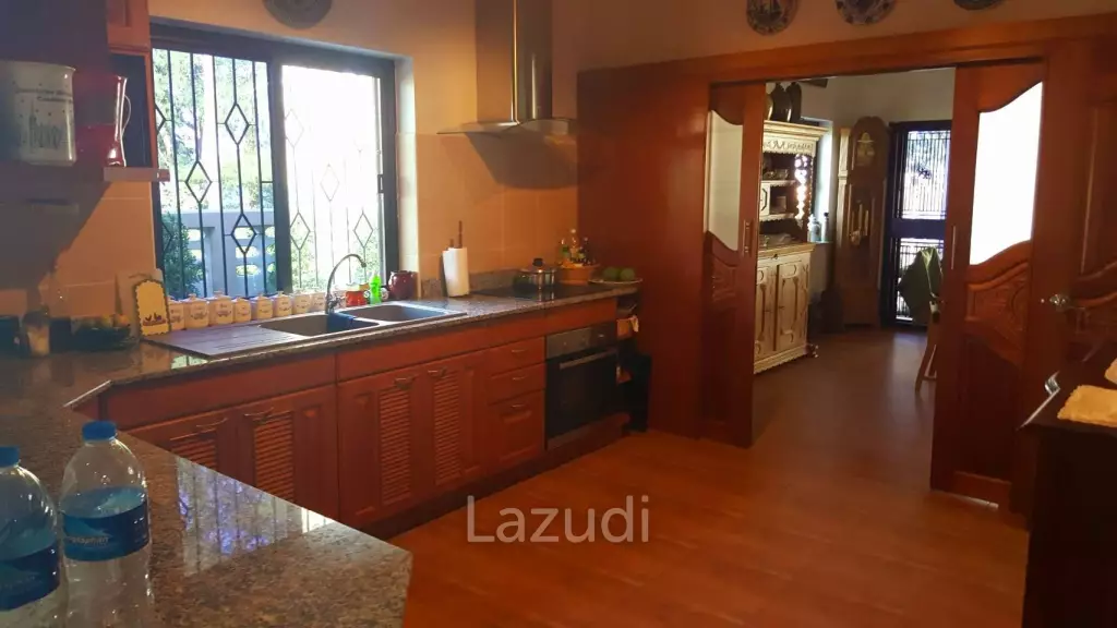 Beachfront house for sale at Bang Saphan