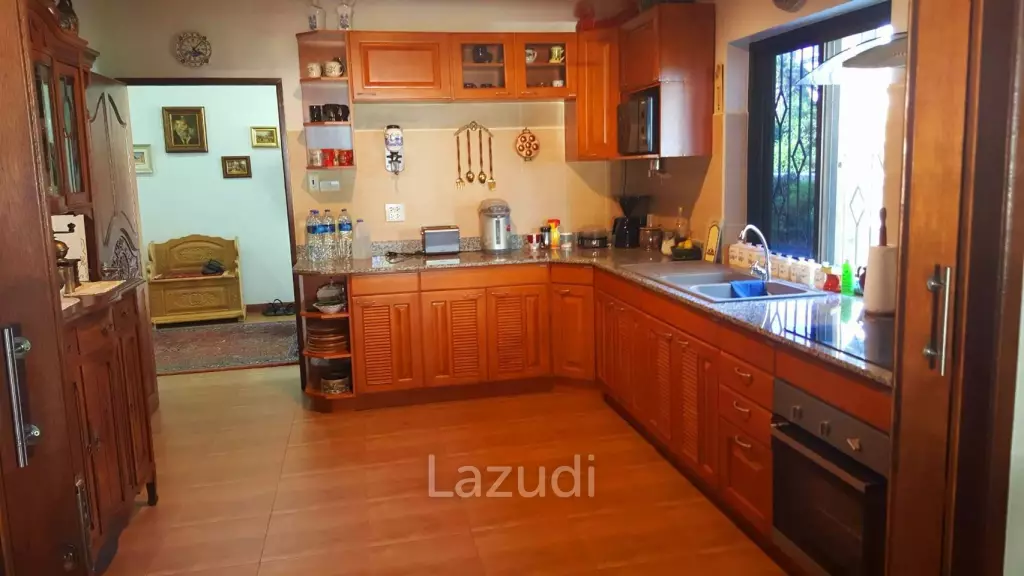 Beachfront house for sale at Bang Saphan