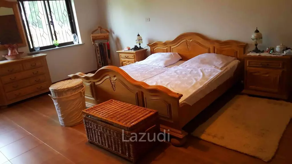 Beachfront house for sale at Bang Saphan