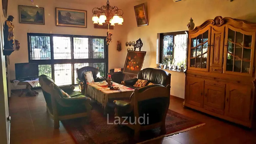 Beachfront house for sale at Bang Saphan