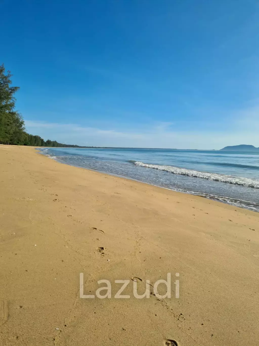 Beachfront house for sale at Bang Saphan