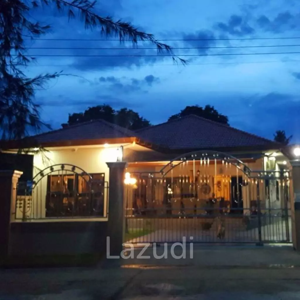 Beachfront house for sale at Bang Saphan