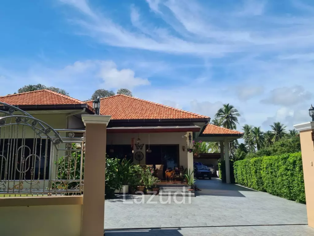 Beachfront house for sale at Bang Saphan