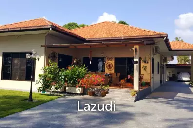 Beachfront house for sale at Bang Saphan