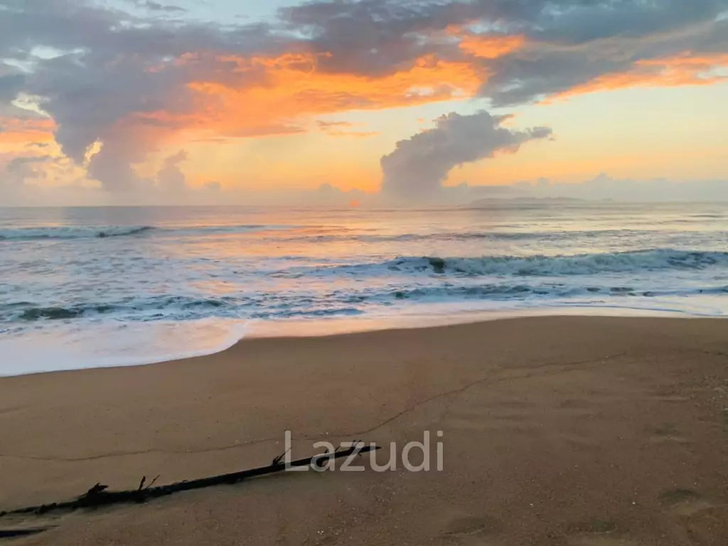 Beachfront house for sale at Bang Saphan