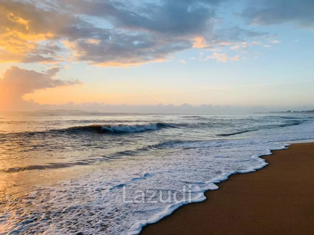 Beachfront house for sale at Bang Saphan