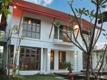 4 Bed 4 Bath 300 SQ.M House in Rama 9 Road