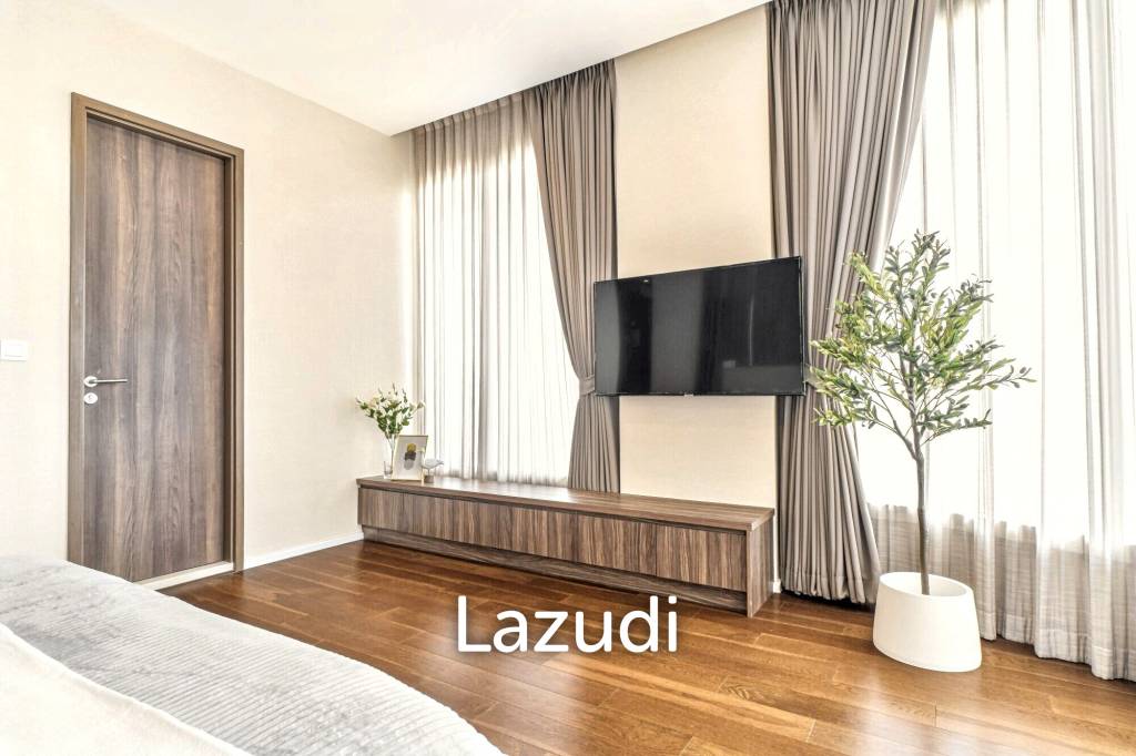 3 Bedrooms 3 Bathrooms 160 Sq.M. Menam Residence
