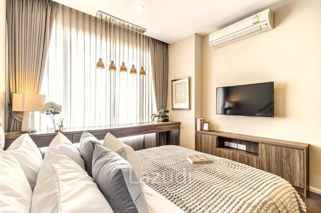 3 Bedrooms 3 Bathrooms 160 Sq.M. Menam Residence