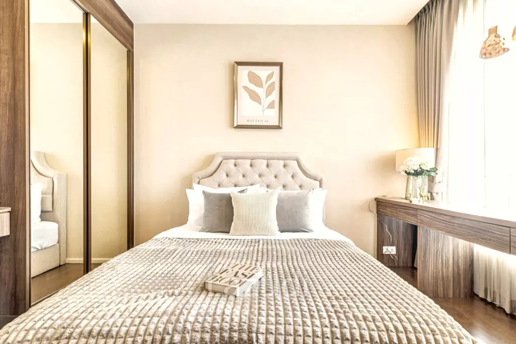 3 Bedrooms 3 Bathrooms 160 Sq.M. Menam Residence