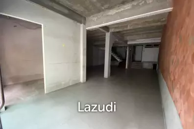 Property in Sukhumvit 49 | Ideal Location for Japanese Expat Living | High Popularity among Expats and Locals | 150 sqm Space for Rent