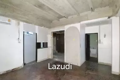 Property in Sukhumvit 49 | Ideal Location for Japanese Expat Living | High Popularity among Expats and Locals | 150 sqm Space for Rent