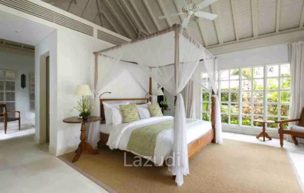 Absolute Cliff front villa in Secure Estate