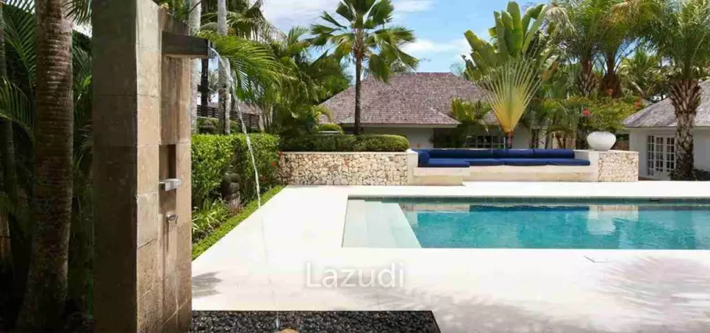 Absolute Cliff front villa in Secure Estate