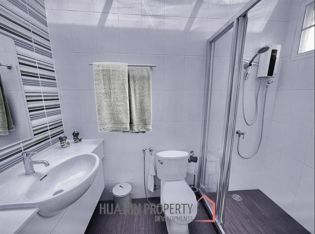 The 9 Khao Tao: Pool Villa with 3 Bedrooms and 3 Bathrooms
