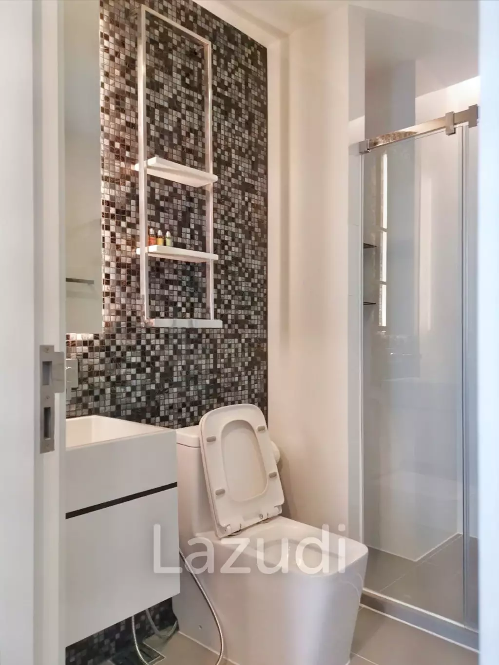 1 Bed 1 Bath 35 SQ.M The Room Sukhumvit 69