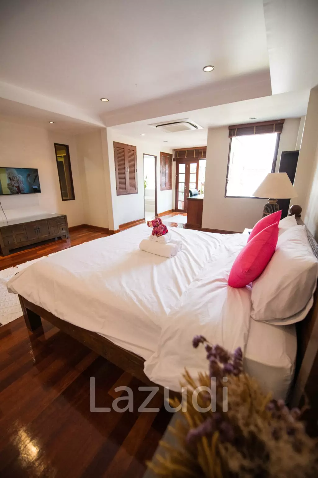 440 sqm modern 3 storey townhouse in Khlong Tan Nuea Watthana Bangkok
