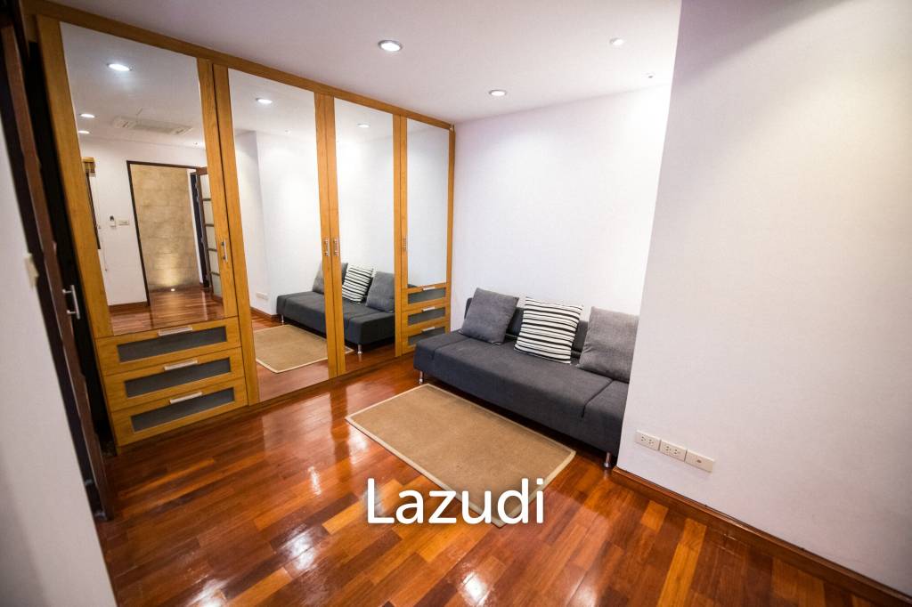 440 sqm modern 3 storey townhouse in Khlong Tan Nuea Watthana Bangkok