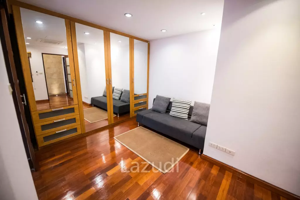 440 sqm modern 3 storey townhouse in Khlong Tan Nuea Watthana Bangkok