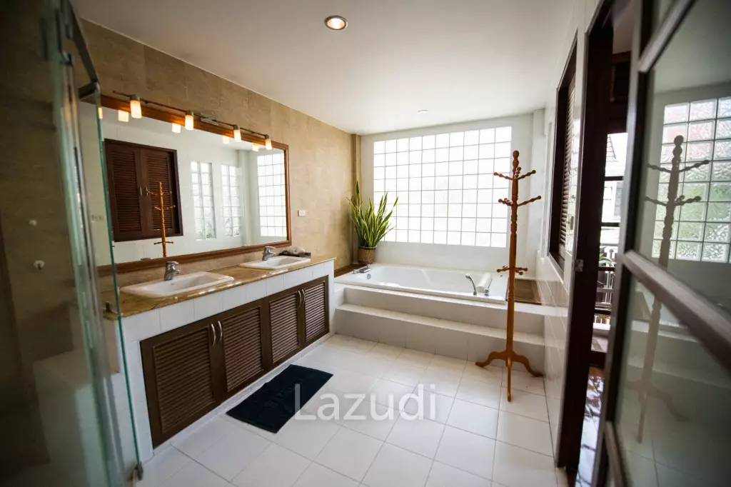 440 sqm modern 3 storey townhouse in Khlong Tan Nuea Watthana Bangkok