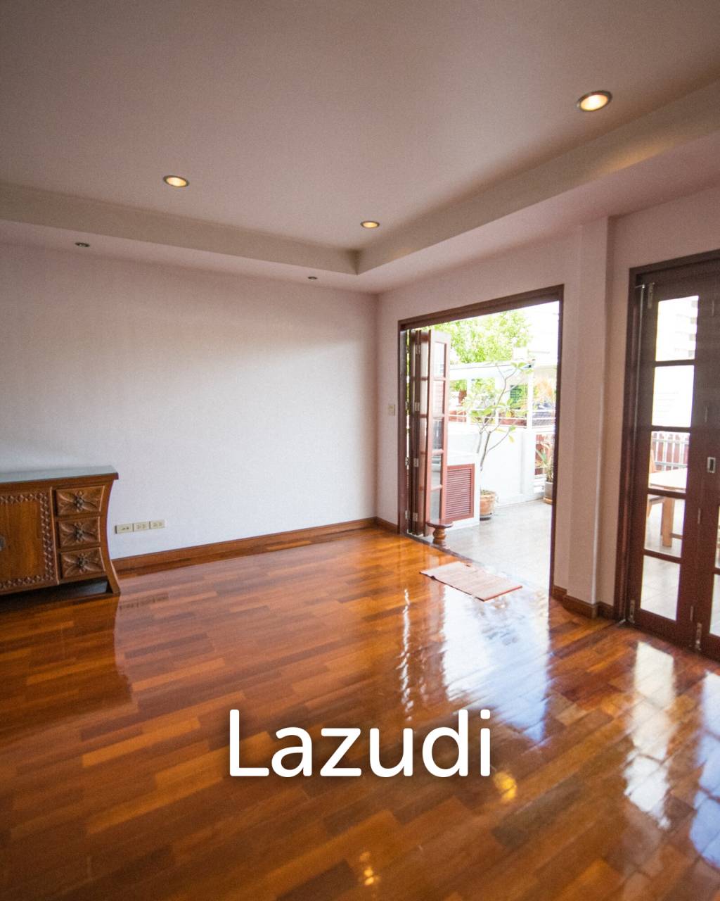 440 sqm modern 3 storey townhouse in Khlong Tan Nuea Watthana Bangkok